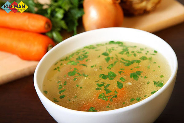 тарелка с мясным бульоном