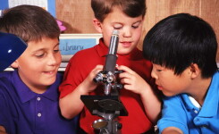 ТОП-10: Детские микроскопы на 3 объектива