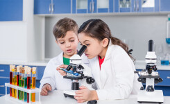 ТОП-9: Детские металлические микроскопы